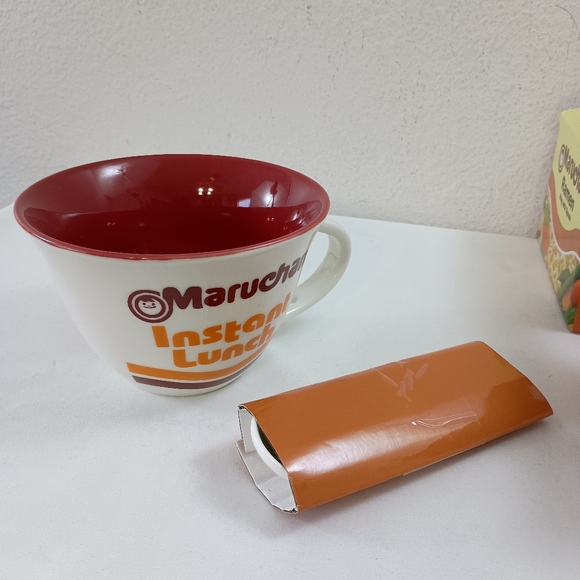 Maruchan Ceramic Ramen Noodle Soup Mug With Spoon Set NIB White Burgundy Rare - Picture 3 of 8